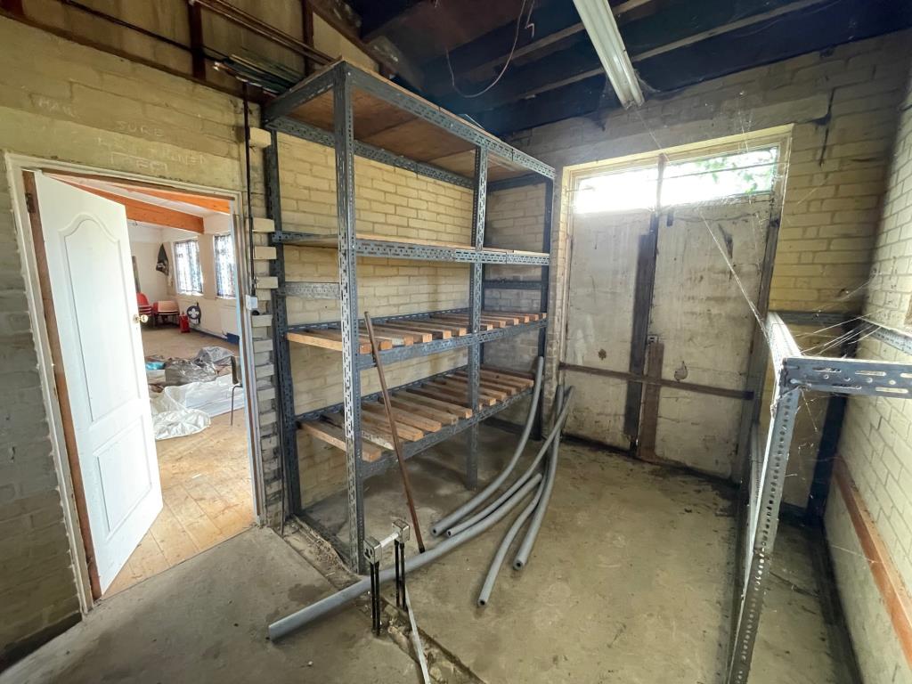 Lot: 80 - FREEHOLD SCOUT HUT WITH DEVELOPMENT POTENTIAL -